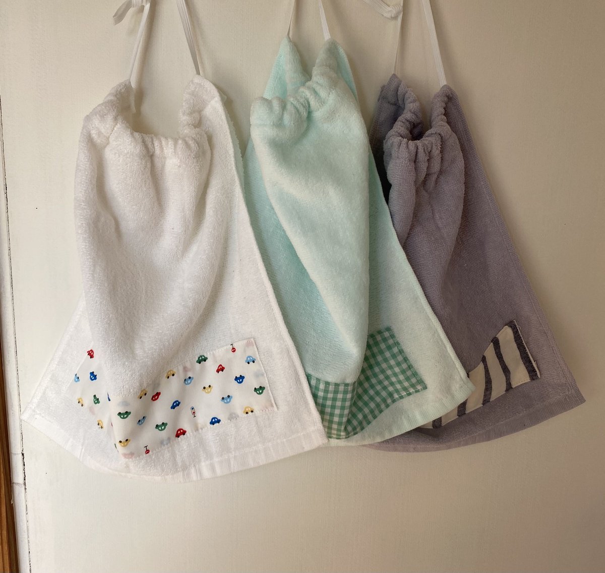 二重タオルエプロン　3枚セット　おりこうタオル　ハンドメイド　シュシュ付き　刺繍