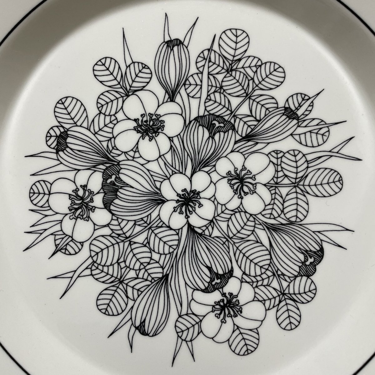 アラビア　クロッカス　ヴィンテージ　プレート24cm 新商品】希少なヴィンテージ柄が復刻！アラビア「クロッカス」の