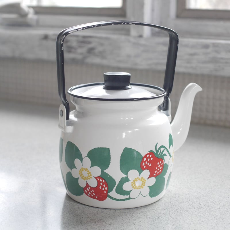 Vintage品】フィネル FINEL マンシッカ Mansikka 苺 イチゴ 琺瑯 Vintage品】フィネル FINEL マンシッカ Mansikka 苺 イチゴ 琺瑯