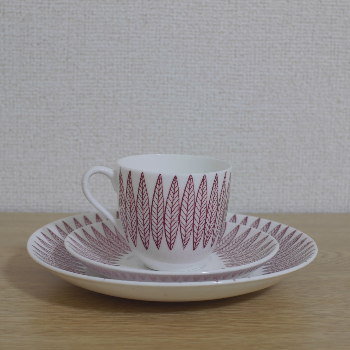 グスタフスベリ BLACK SALIX RED SALIX プレート 28cm グスタフスベリ BLACK SALIX RED SALIX プレート 28cm