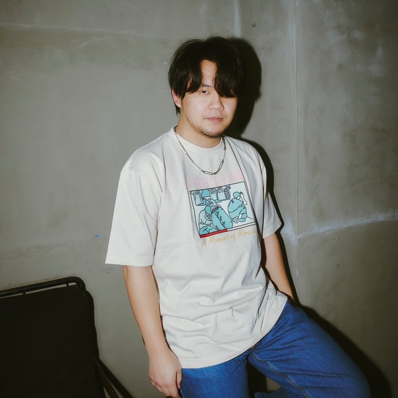 d.i.aグラフィックプリント 半袖Tシャツ ホワイト/ブラック セール】グラフィックプリント半袖Tシャツ/カットソー（Tシャツ