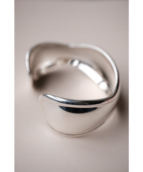 BASENOTES / Curve Bangle from Mexico