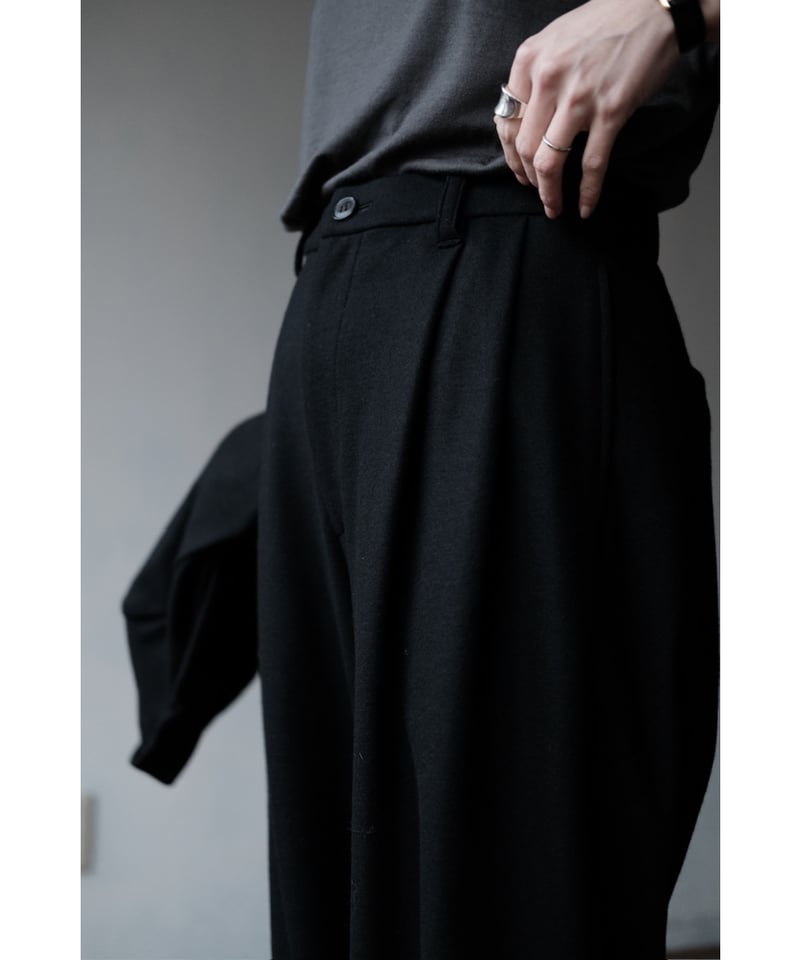 LIFiLL / Woolish Milled Smooth Slacks(Black) |