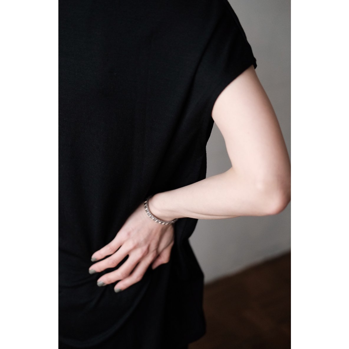 LIFiLL / Woolish French Sleeve Tee(Black) | PARK