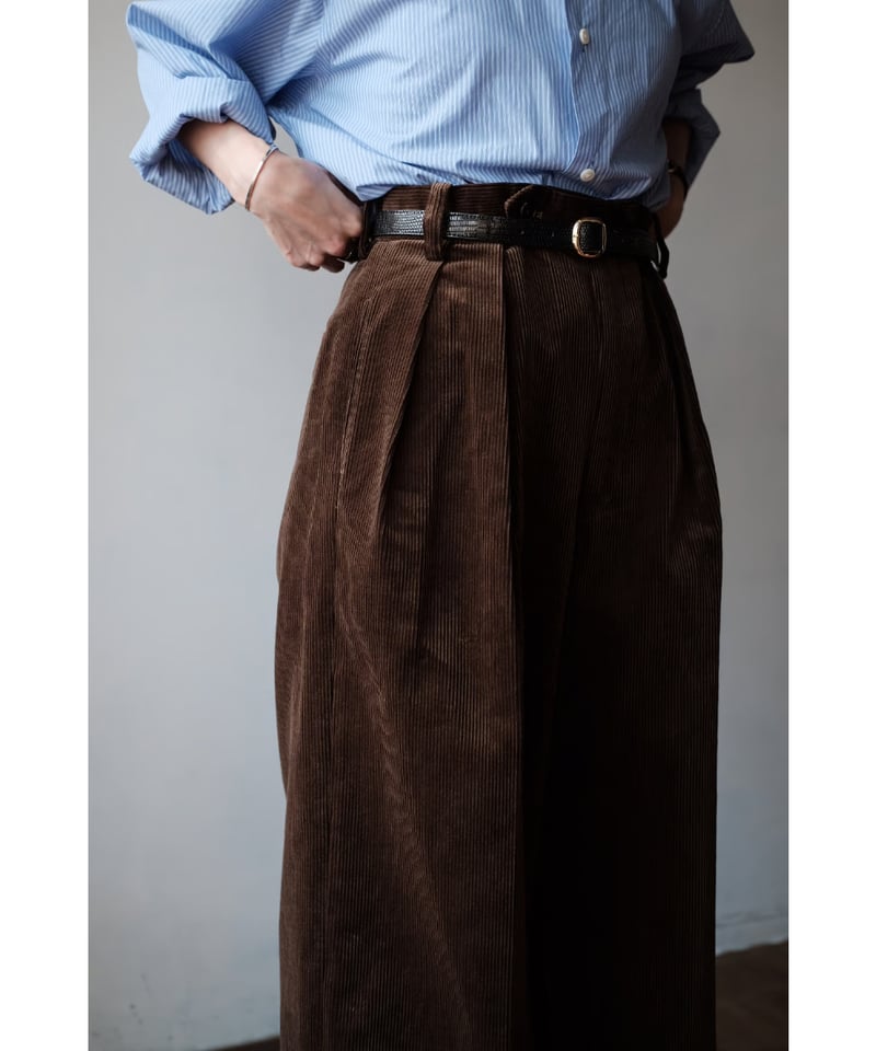 BISOWN / CORDUROY 2TUCK WIDE TROUSERS(Brown) |