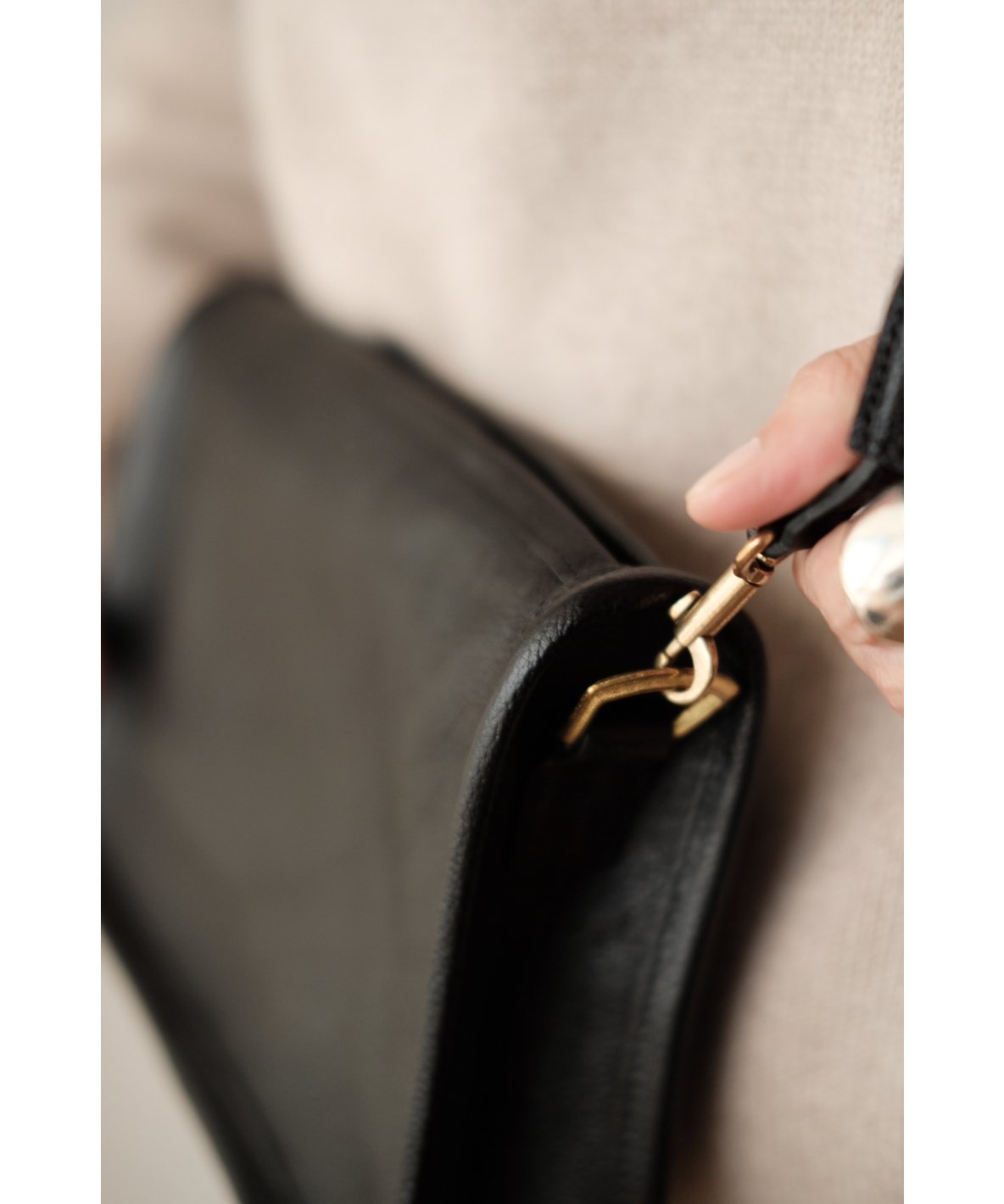 美品 forme / Banks s ショルダーバッグ ブラック レザー forme Banks S – RECTOHALL