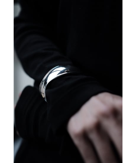 BASENOTES / Curve Bangle from Mexico