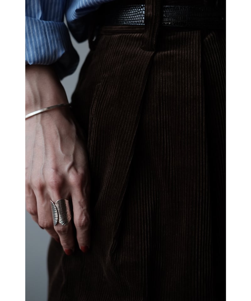 BISOWN / CORDUROY 2TUCK WIDE TROUSERS(Brown) |