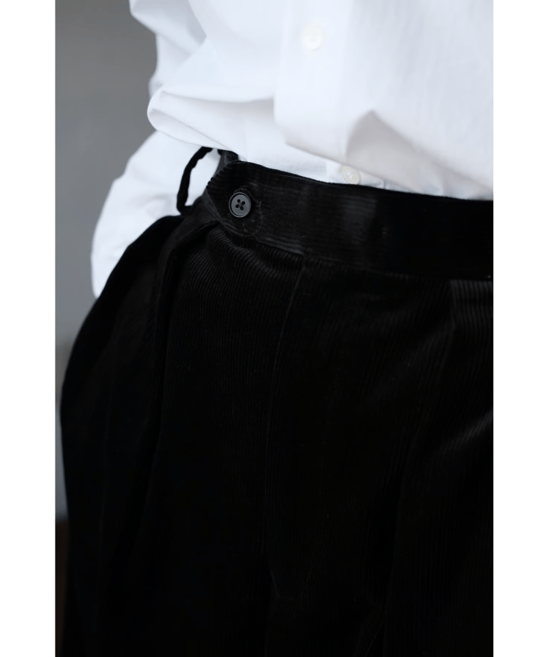 BISOWN / CORDUROY 2TUCK WIDE TROUSERS(Black) |