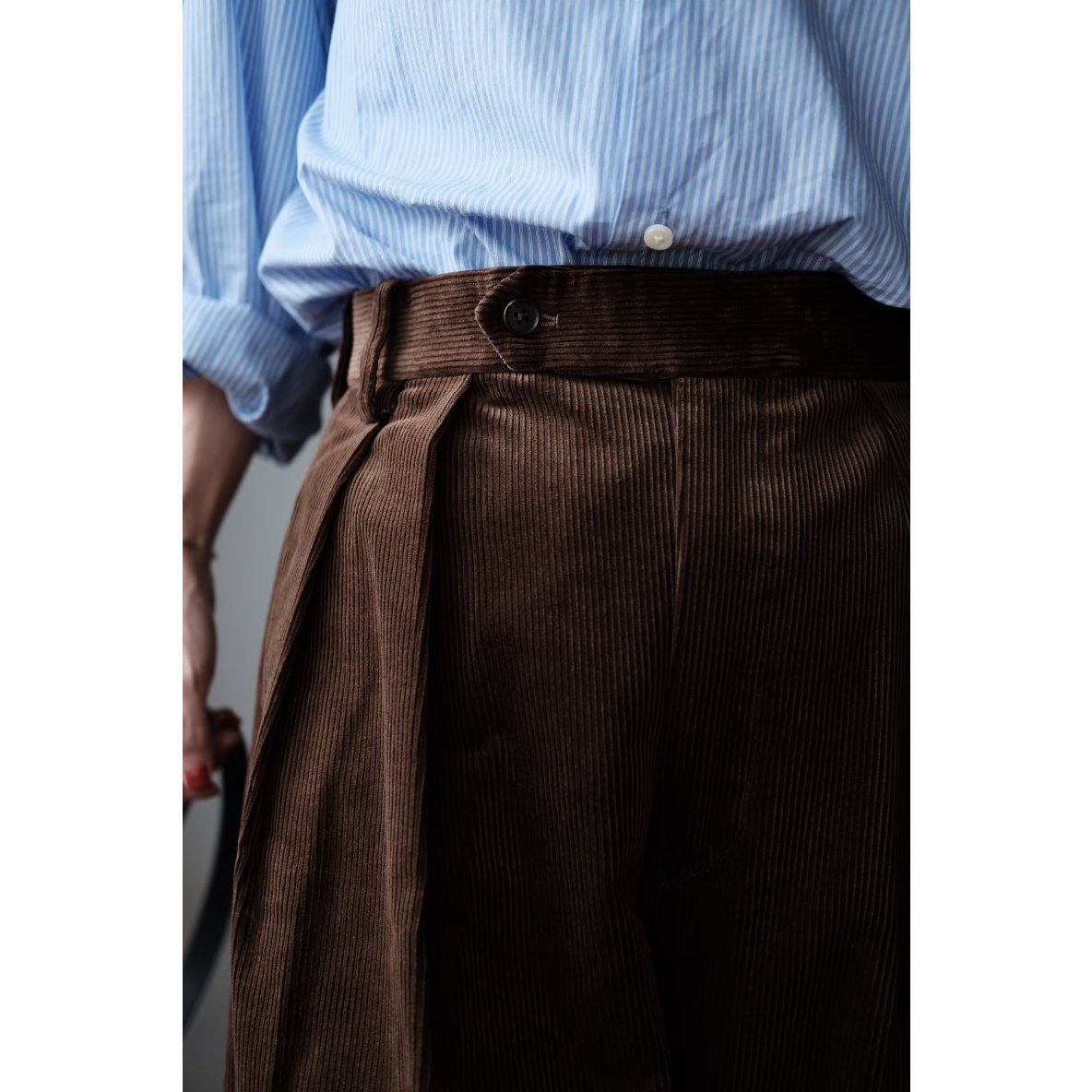 パンツ BISOWN 25aw CORDUROY 2TUCK WIDE TROUSERS BISOWN CORDUROY 2TUCK WIDE TROUSERS BISOWNより国産の高密度