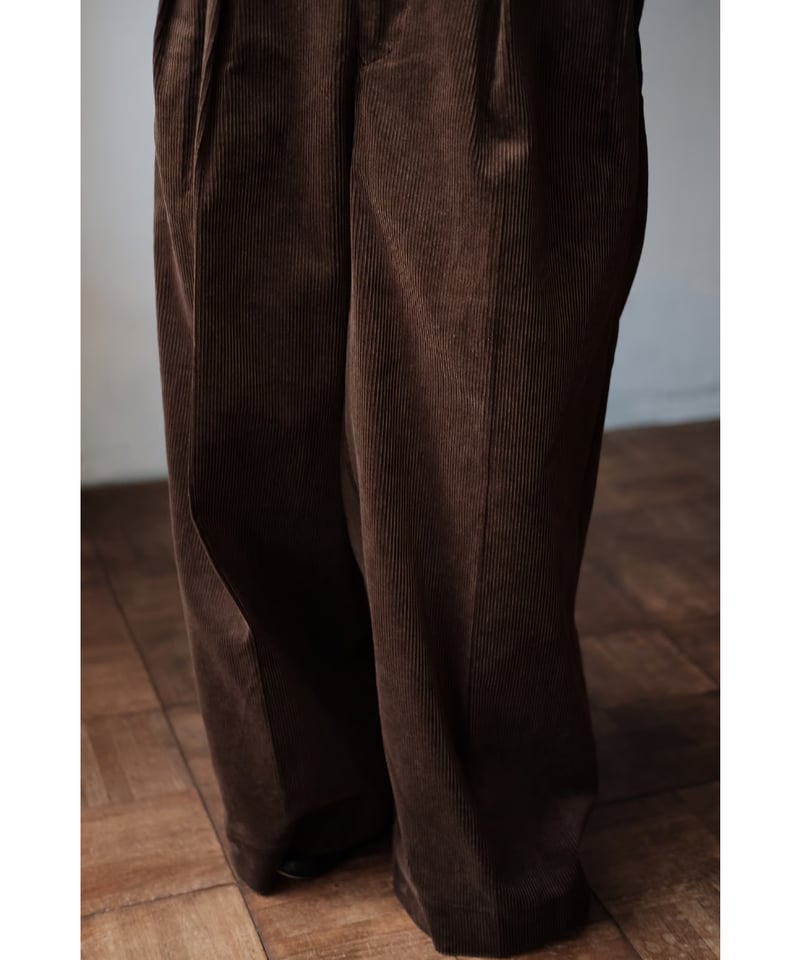 BISOWN / CORDUROY 2TUCK WIDE TROUSERS(Brown) |