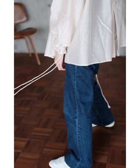 Pau thongvird / Uma(Off White)