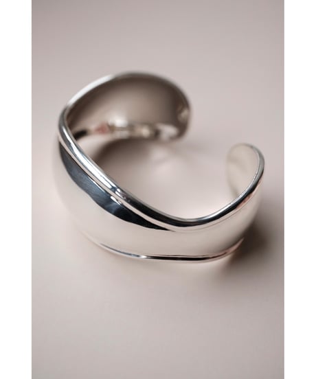 BASENOTES / Curve Bangle from Mexico