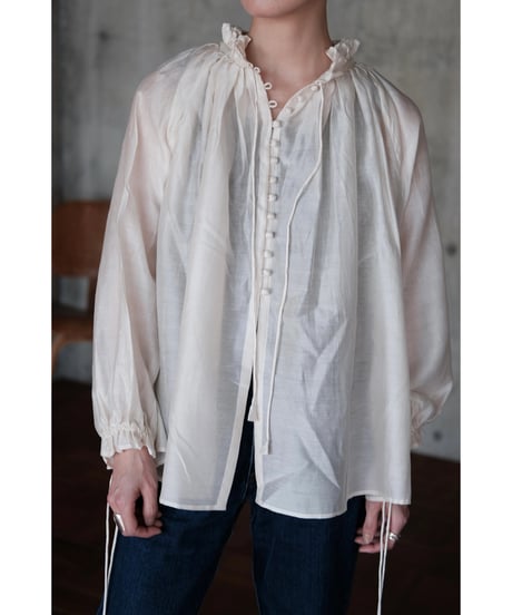 Pau thongvird / Uma(Off White)