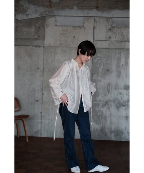 Pau thongvird / Uma(Off White)