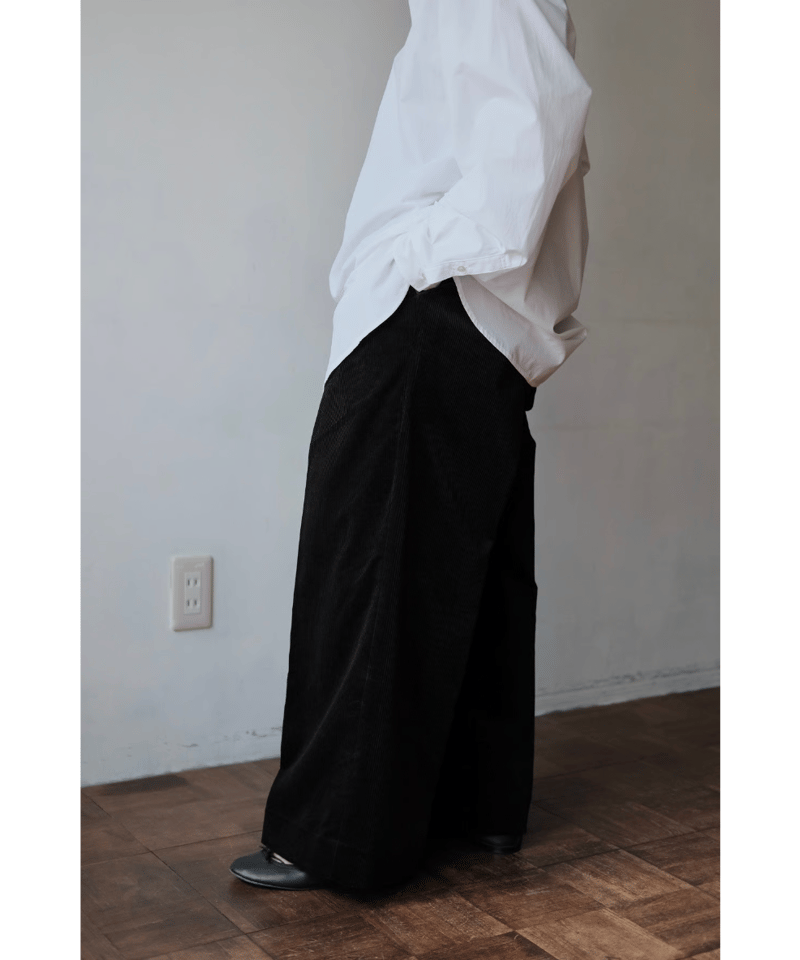 パンツ BISOWN 25aw CORDUROY 2TUCK WIDE TROUSERS BISOWN / CORDUROY 2TUCK WIDE TROUSERS(Black) |