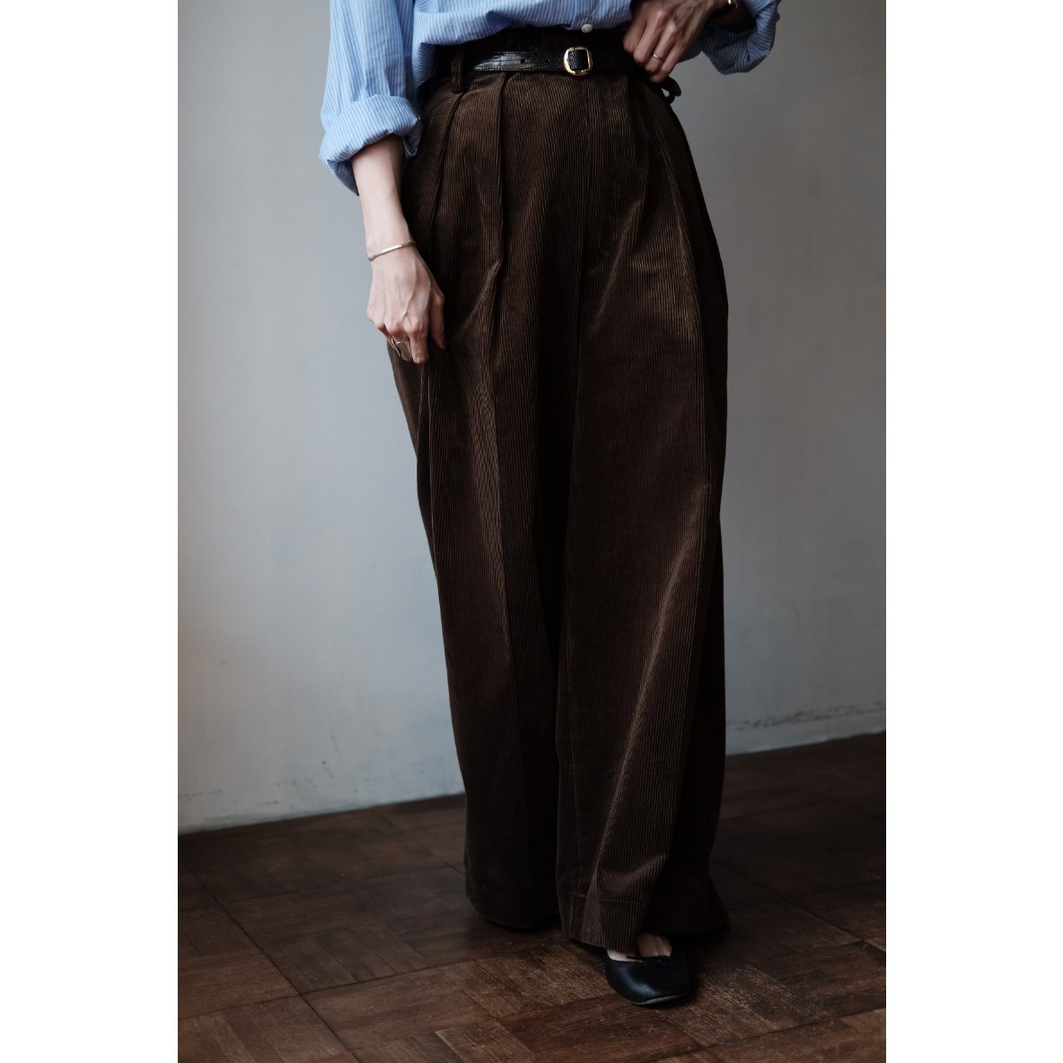 パンツ BISOWN 25aw CORDUROY 2TUCK WIDE TROUSERS BISOWN / CORDUROY 2TUCK WIDE TROUSERS(Brown) |