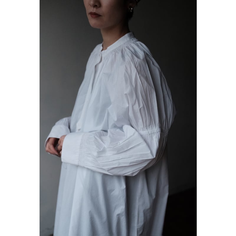 Pau thongvird / Gather Big Shirt 美品 Pau thongvird Gathered Big Shirt (White,Black) | unum