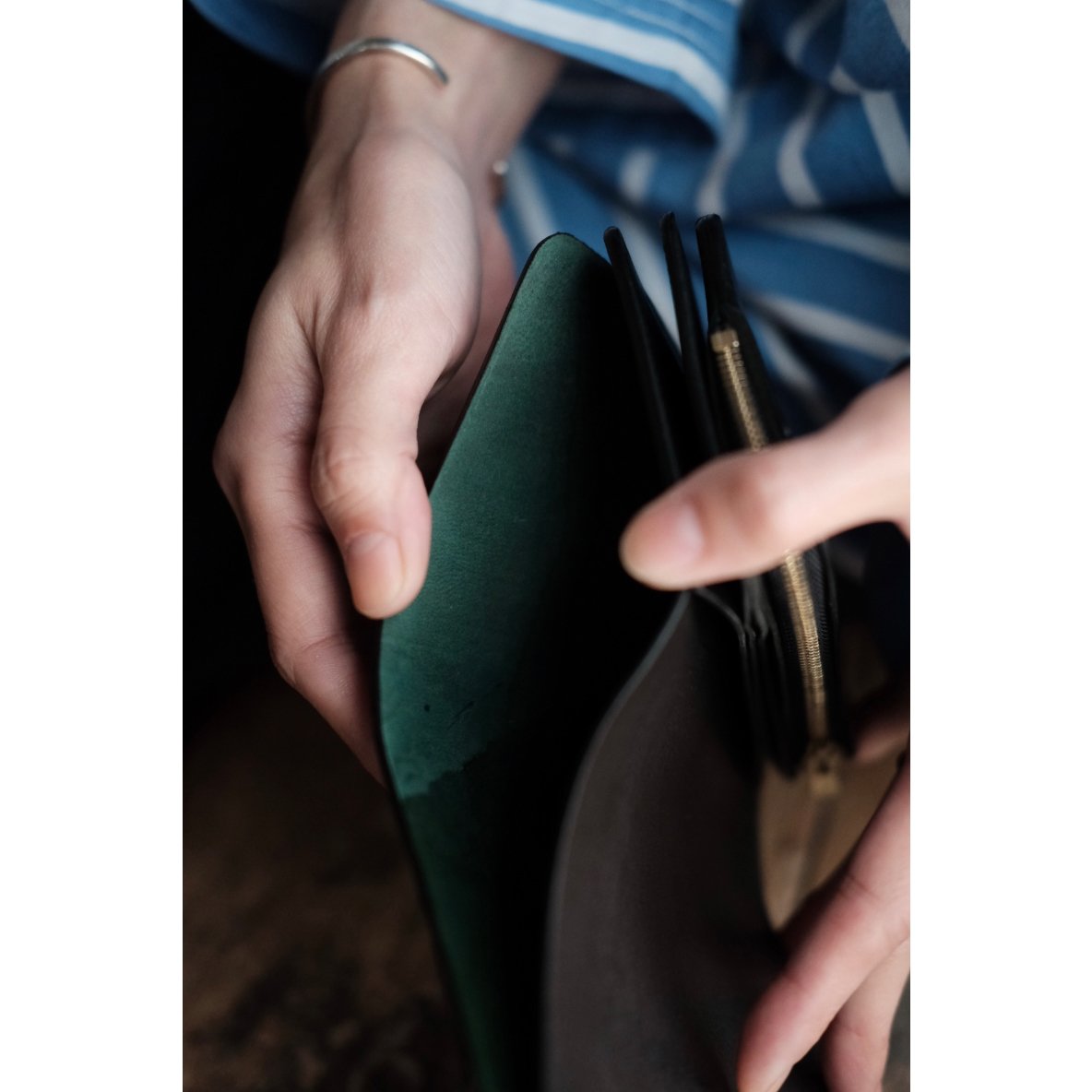 forme フォルメshort wallet cordvan black MEN forme/フォルメ Short wallet CORDVAN BLACK – _COMES THE SUN