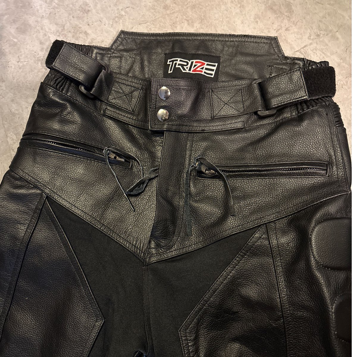 A170 TRIZE レザーライディングパンツ ブラック fit=scale-down,w=1200