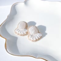 ツユパールとビーズ刺繍のピアス