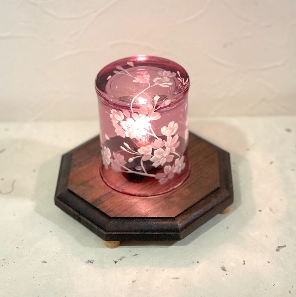 オイルランプの台瑠璃色に花模様