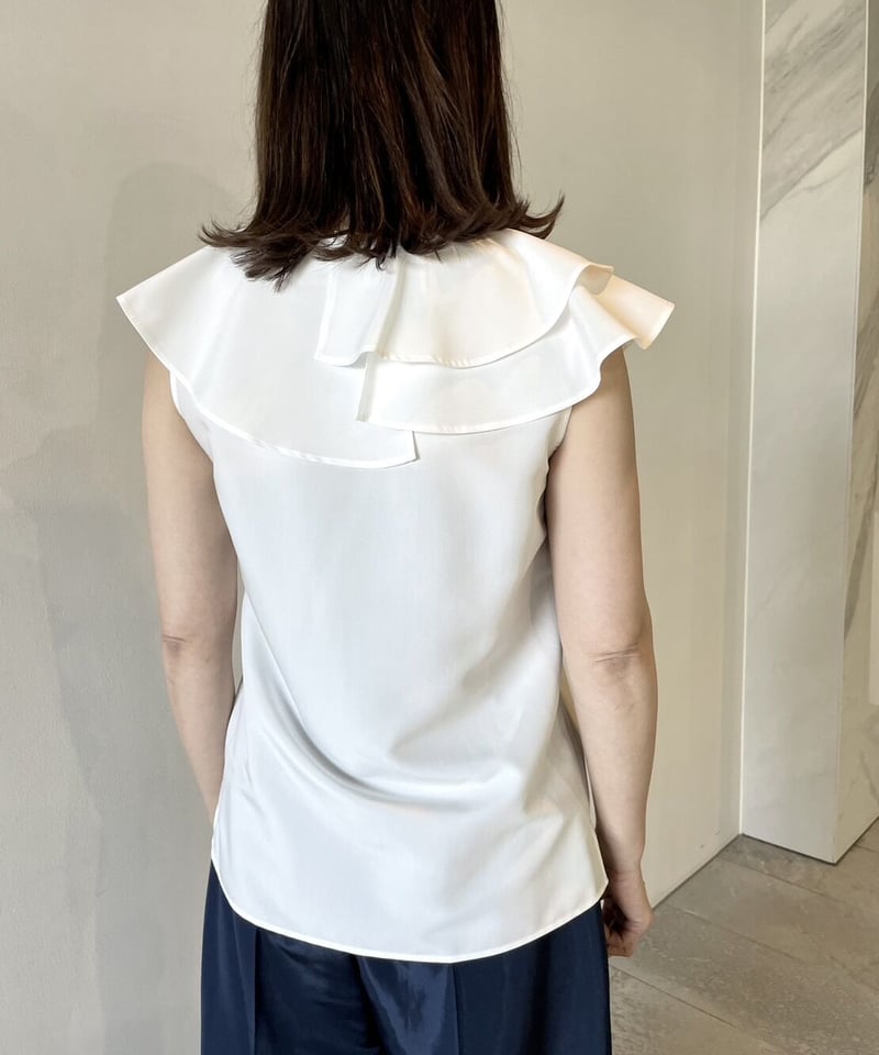 購入約束済　eldo  エルド　抗菌フリルブラウス　白　新品未使用 Tops | eldo