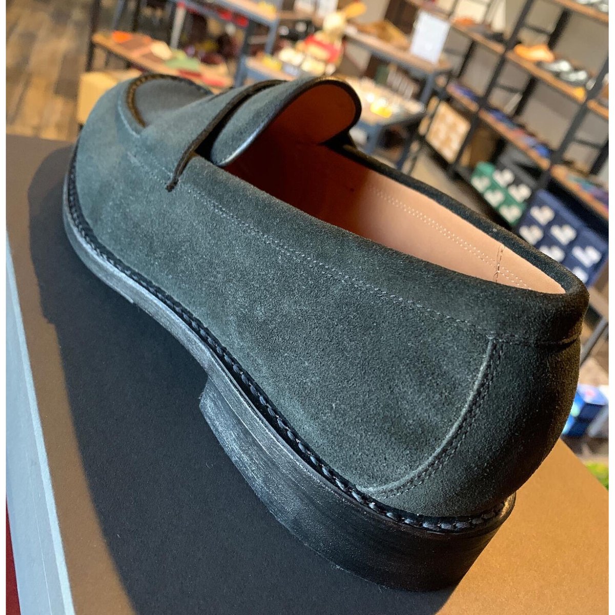 WHEEL ROBE ✖️ LEATHER STYLE FAVOR 別注ローファー | LEA