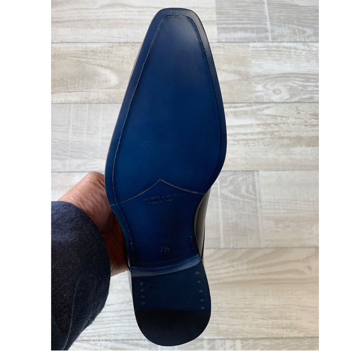 FRANCESCO BENIGNO プレーントゥメダリオン ブラック | LEATHER