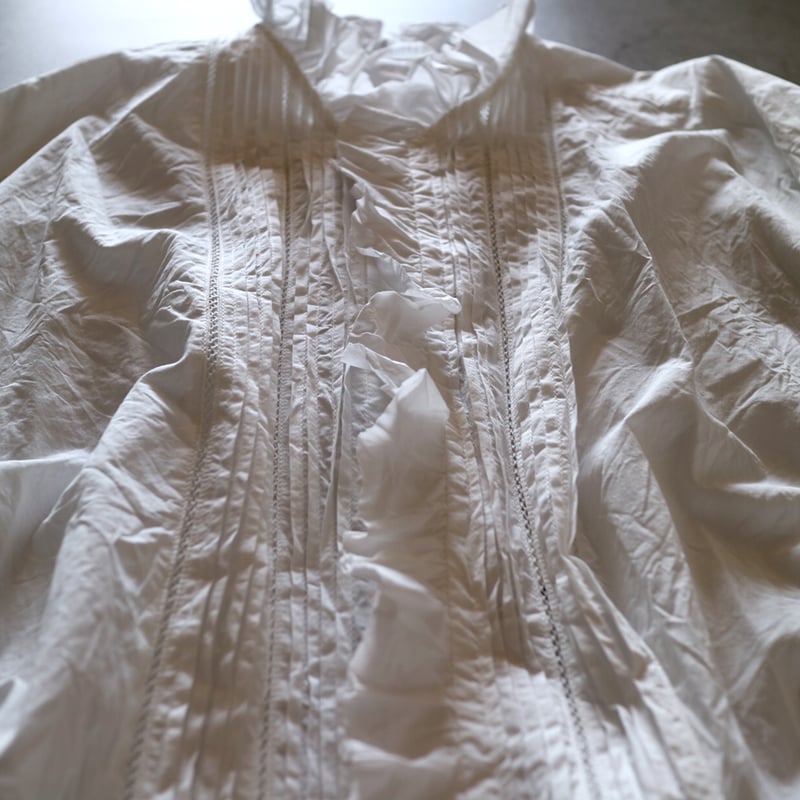 ファインヤーンコットンレースピンタックラッフルシャツ/TOUJOURS | ovede ファインヤーンコットンレースピンタックラッフルシャツ/TOUJOURS | ovede