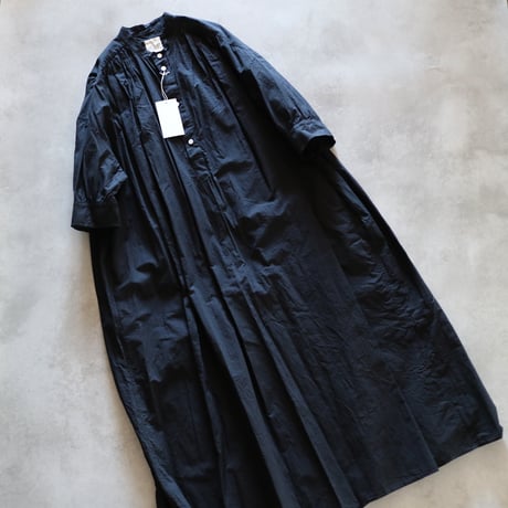 ファインヤーンコットンハーフビショップスリーブプリーテッドシャツドレス／TOUJOURS
