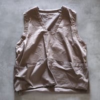 ガーメントダイコットンシルクストレッチワークプルオーバーベスト／TOUJOURS
