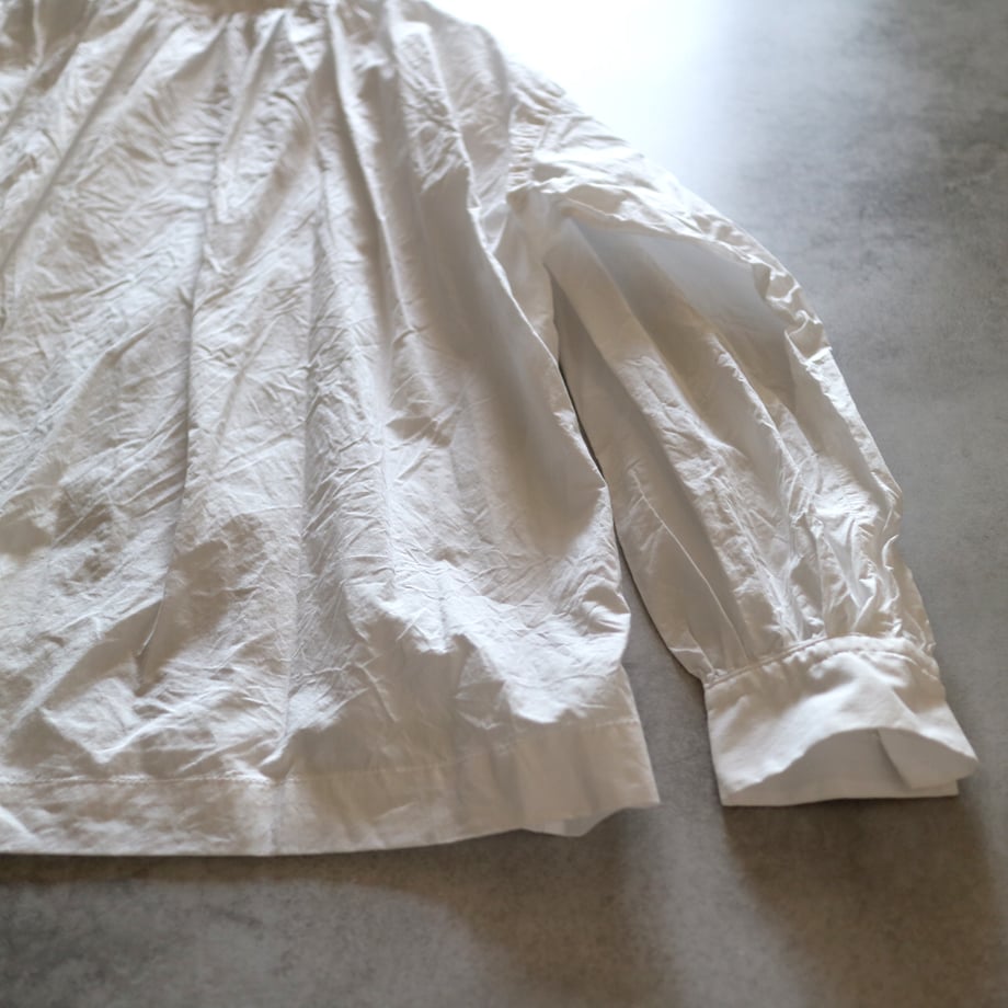 ファインヤーンコットンレースピンタックラッフルシャツ／TOUJOURS | ovede