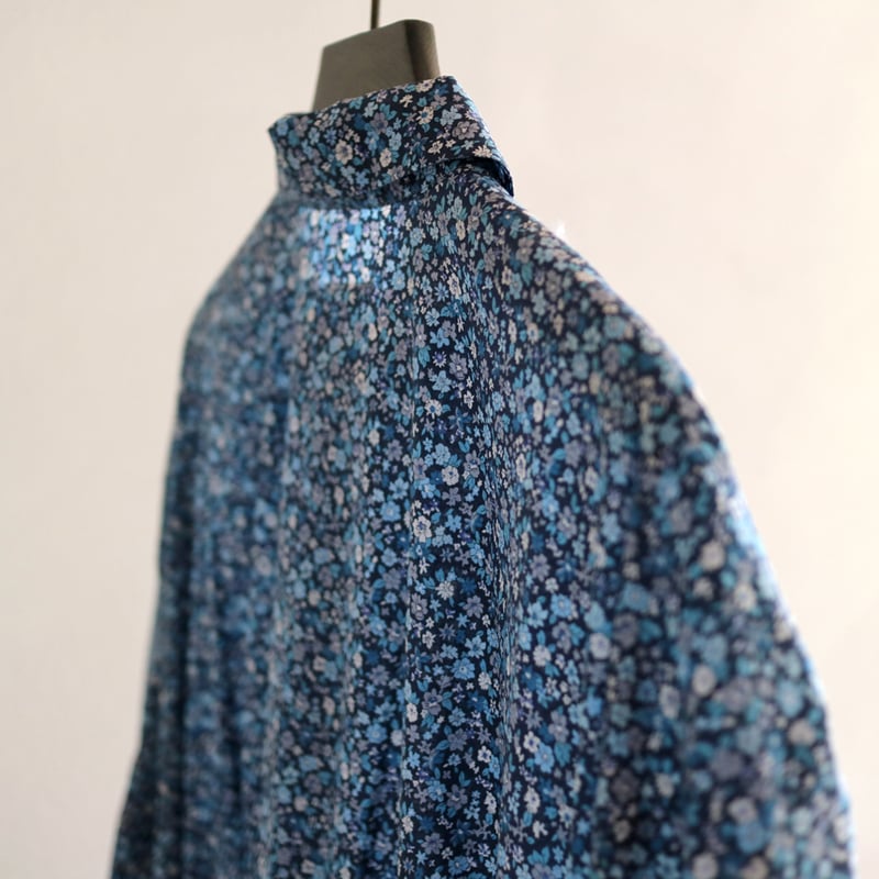 リバティブルーフラワープリントショートスリーブクラシックギャザード