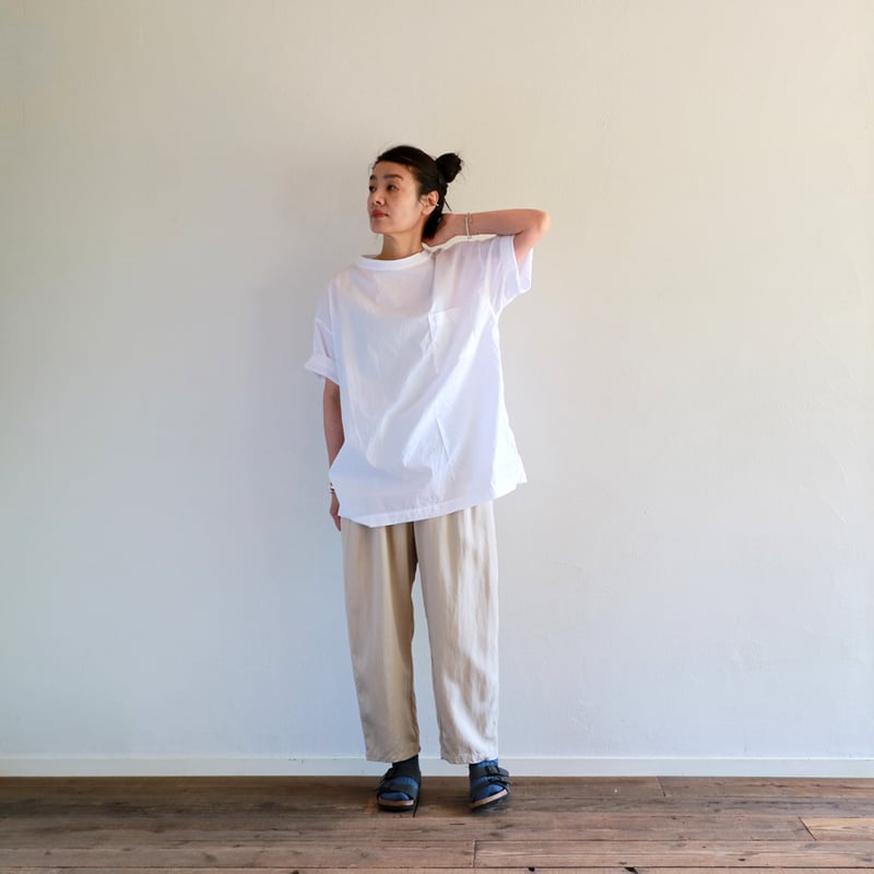 美品　パドカレ　2024ss Tシャツ　コットンベンベルグ素材 クルーネックTシャツ - 轟木節子がつくる、気持ちのいい服