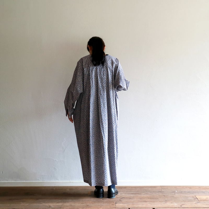 フラワープリントバックワイドプリーテッドスリーピングシャツ