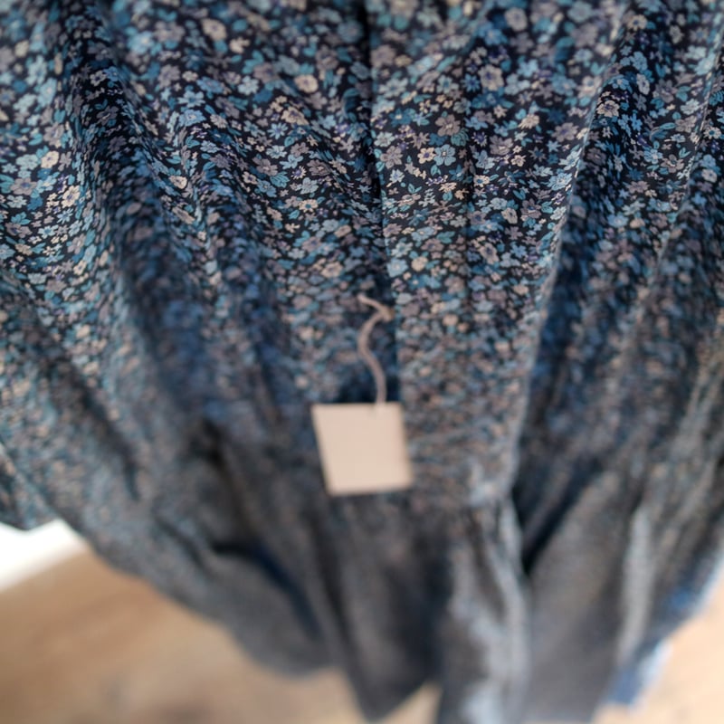 リバティブルーフラワープリントショートスリーブクラシックギャザード