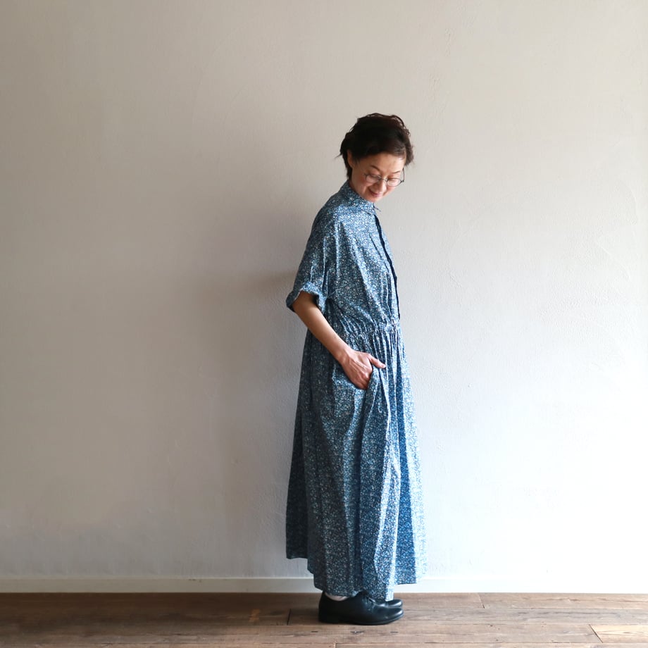 リバティブルーフラワープリントショートスリーブクラシックギャザード