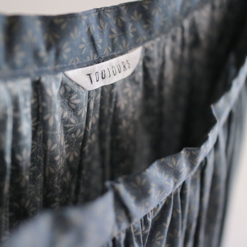 コットンチンスプリントランダムプリーテッドマキシスカート／TOUJOURS