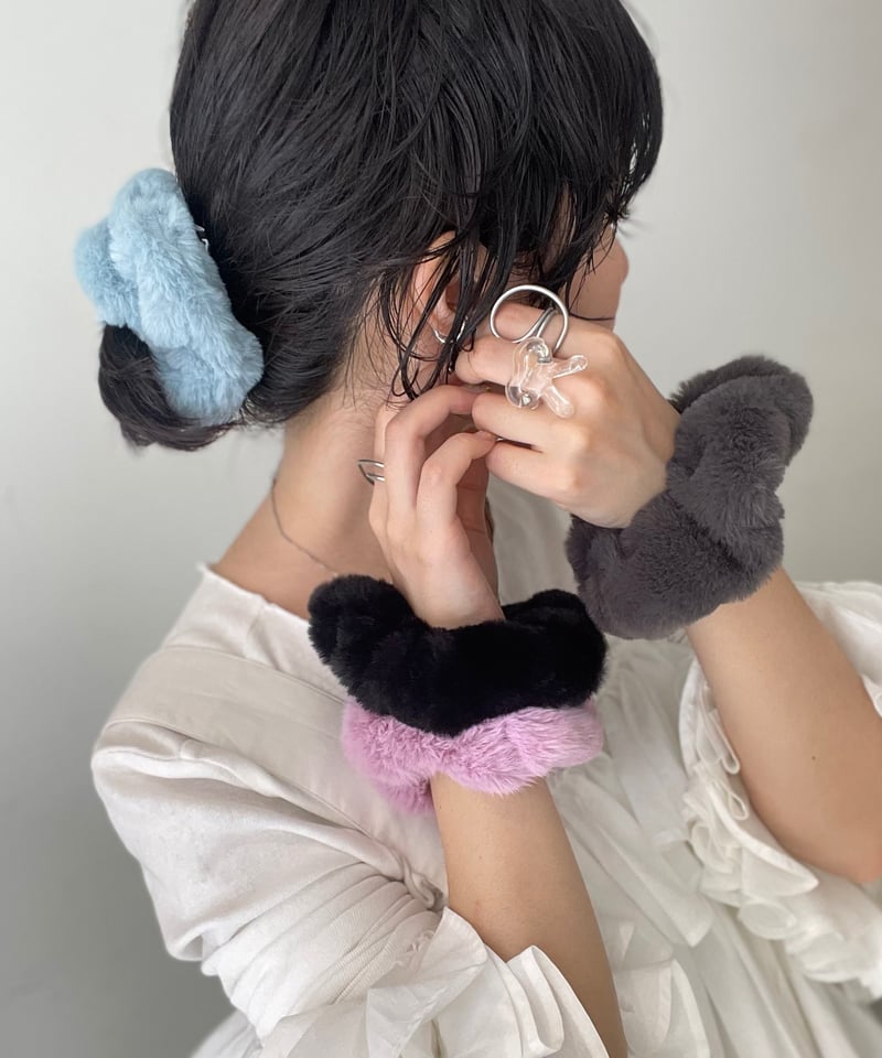 ヘアアクセサリー heyep Large Velour Ribbon Scrunchie ヘアアクセサリー heyep Large Velour Ribbon Scrunchie Large Velour