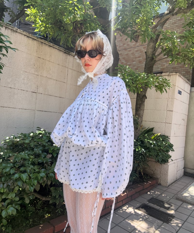 週末価格 Bibiy. EMILY FLOWER BLOUSE Bibiy. EMILY FLOWER BLOUSE