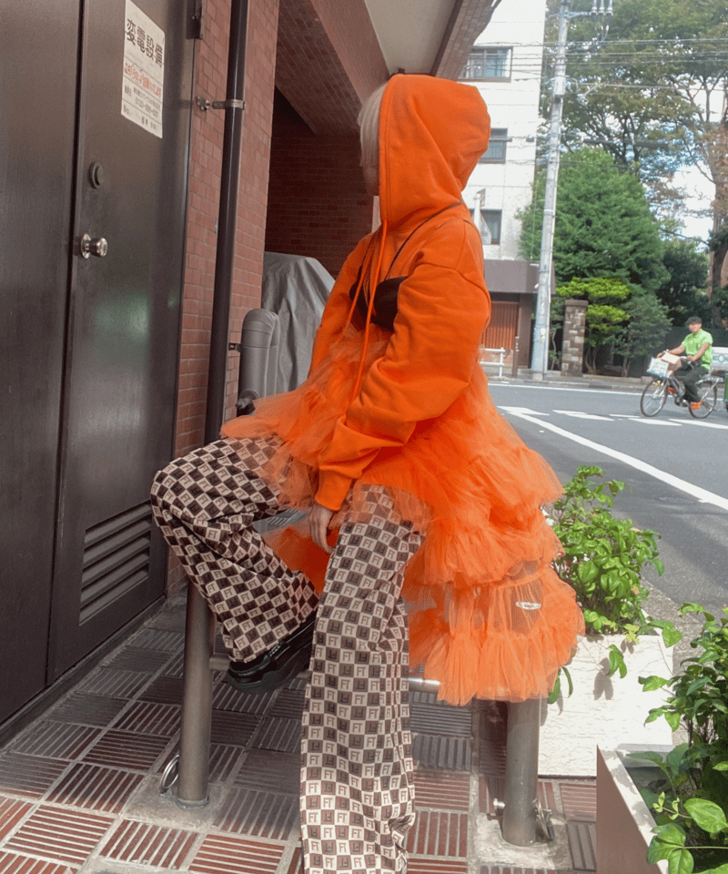VIVIANO / Asymmetric Tulle Trimmed Hoodie | JUR