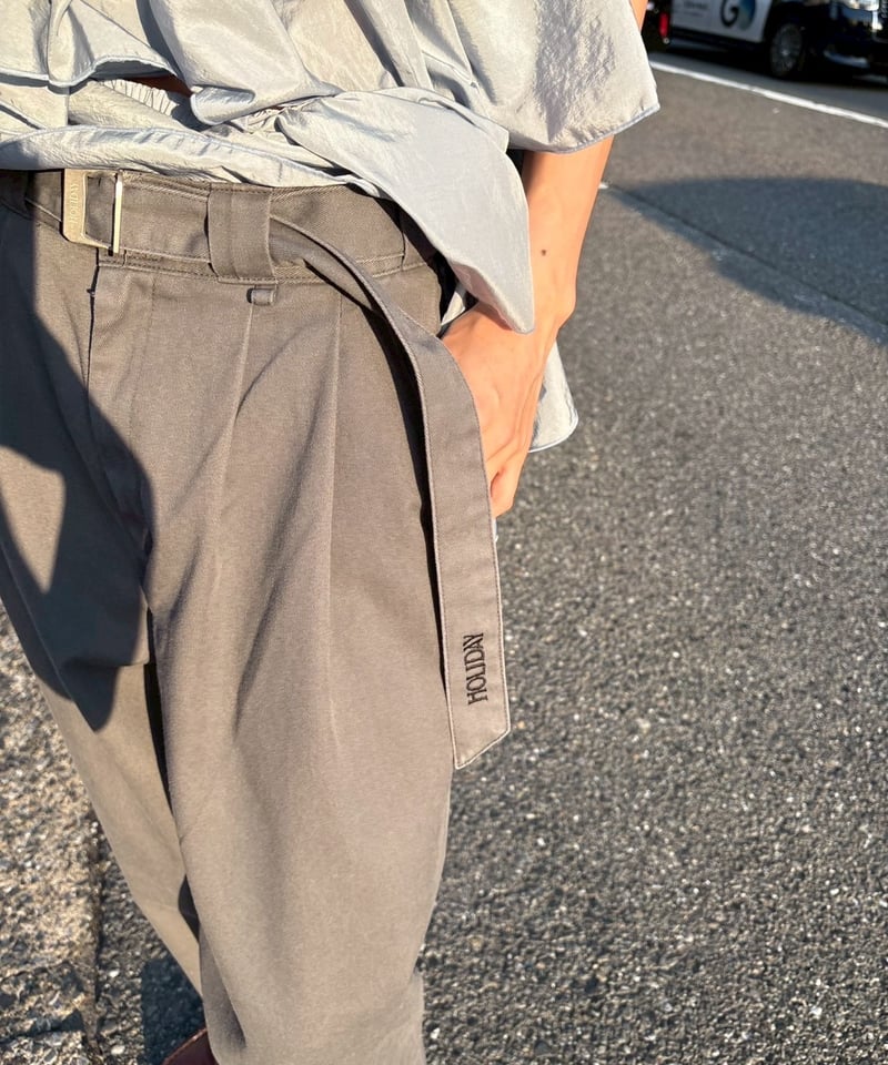 ★HOLIDAY DICKIES BELTED 2TUCK PANTS GRAY DICKIES BELTED 2TUCK PANTS｜HOLIDAY（ホリデイ）OFFICIAL ONLINE