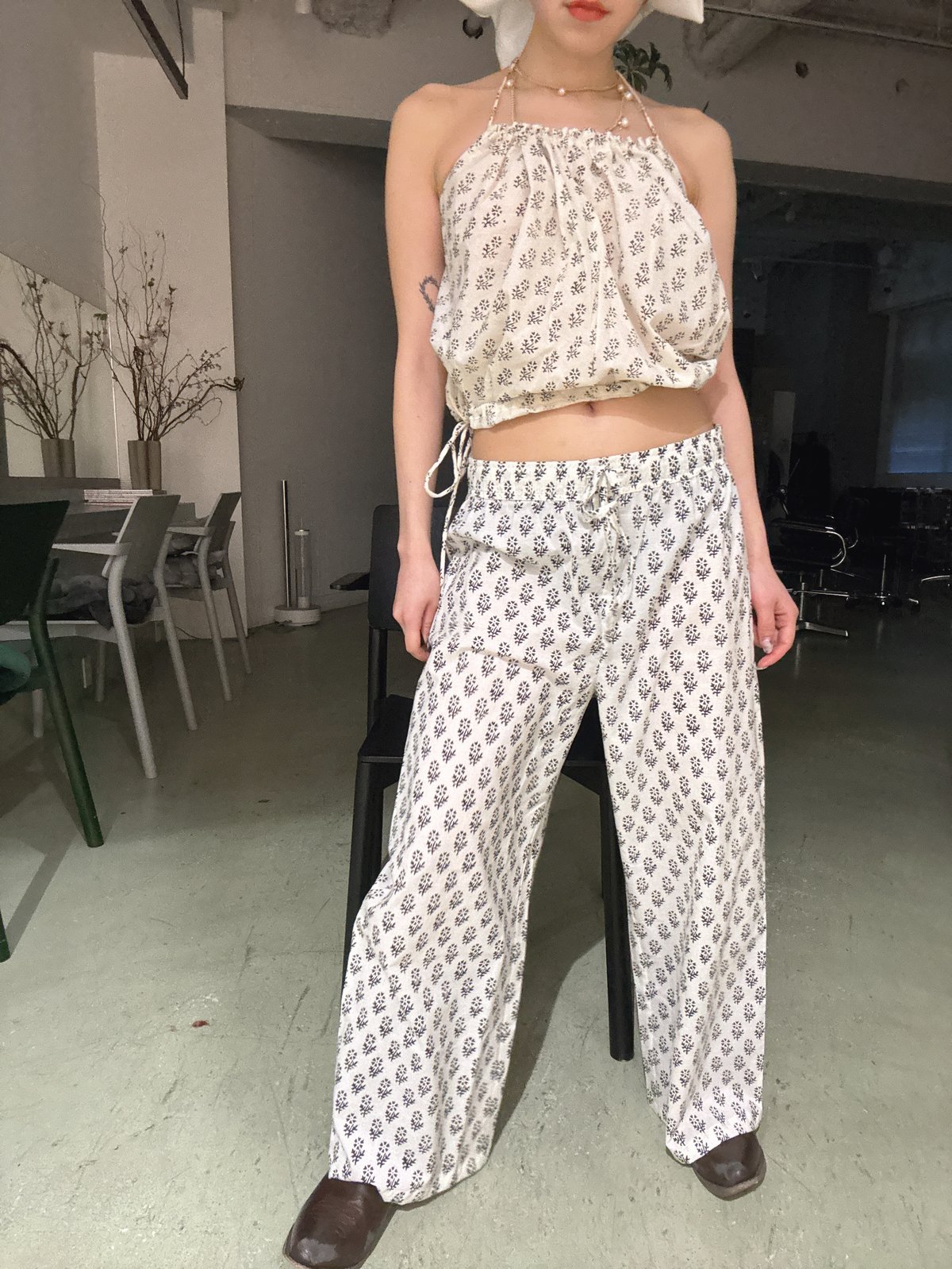 emily levine エミリーレヴィーン 刺繍 J-1590 サイズS/M 半袖Ｔシャツ カットソー ホワイト レディース【中古】6-0407S♪ emily levine エミリーレヴィーン 刺繍 J-1590 サイズS/M 半袖Tシャツ
