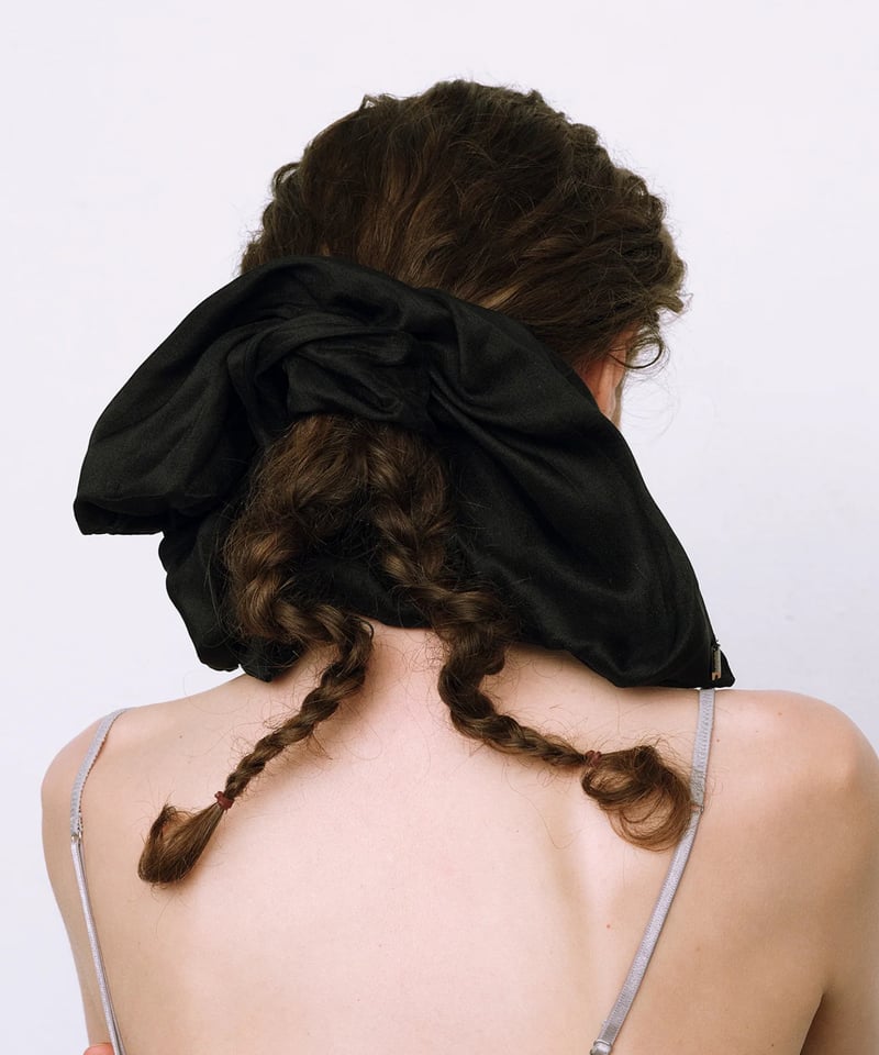 ヘアアクセサリー heyep Silk Square Medium Scrunchie BLACK heyep】Silk Square Medium Scrunchie｜GOODS(グッズ)｜MANOF