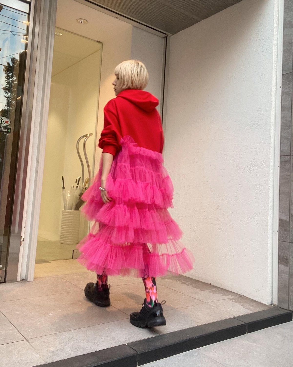 VIVIANO / Asymmetric Tulle Trimmed Hoodie | JUR