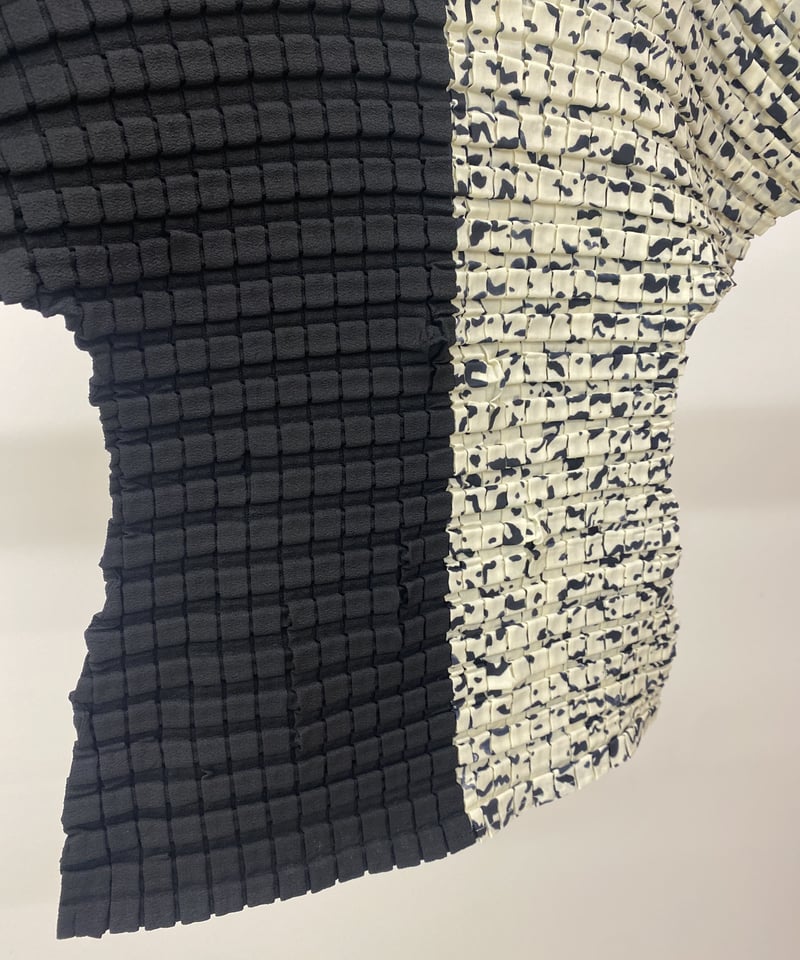 AKIKOAOKI / 3D brush tops | JURK TOKYO AKIKOAOKI / 3D brush tops | JURK TOKYO