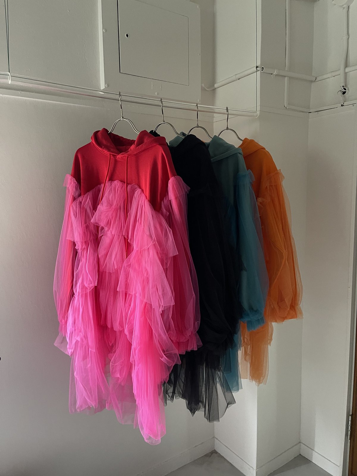 VIVIANO / Tiered Tulle Trimmed Hoodie | JURK TOKYO VIVIANO / Tiered Tulle Trimmed Hoodie | JURK TOKYO