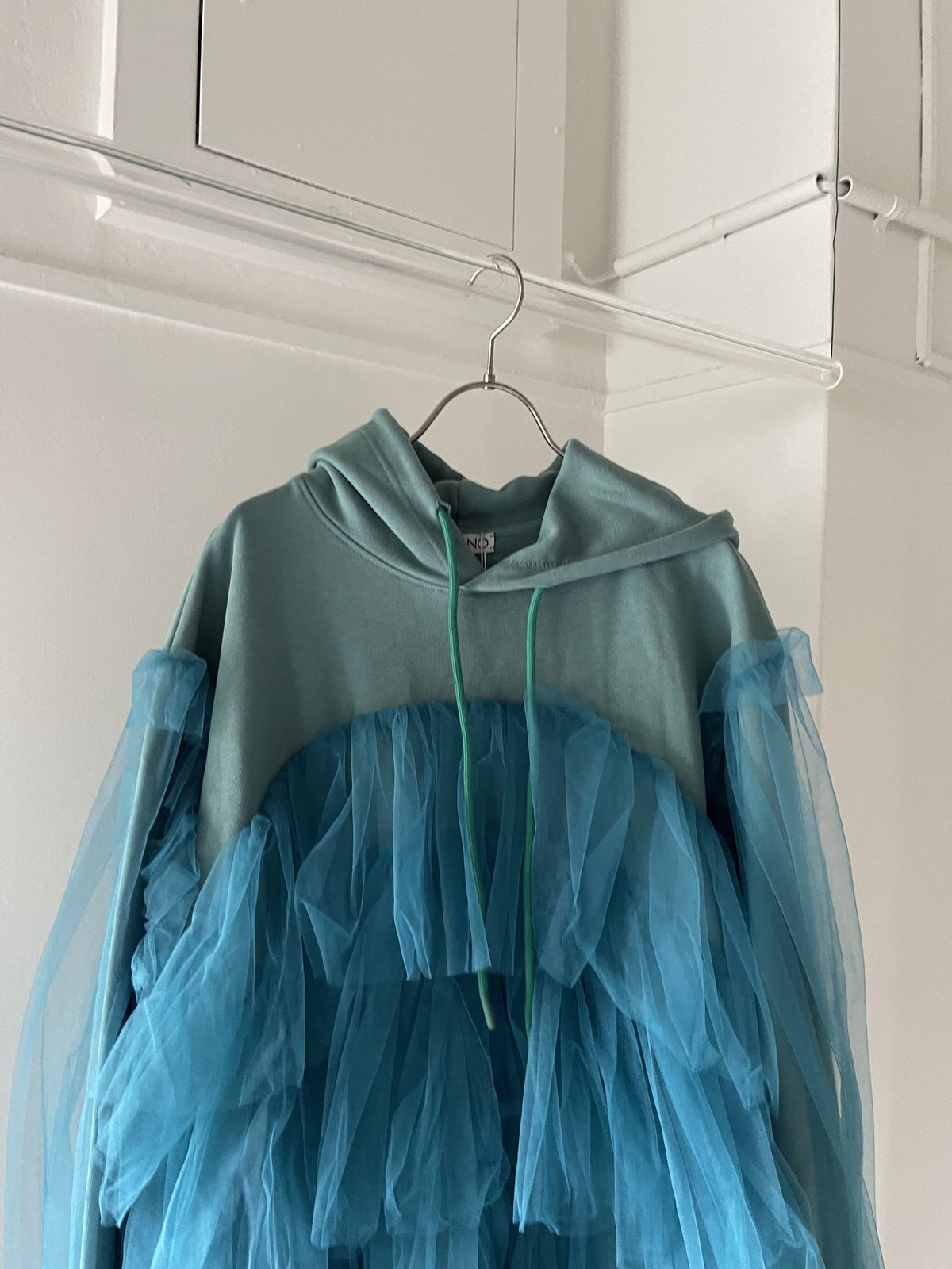 VIVIANO / Tiered Tulle Trimmed Hoodie | JURK TOKYO