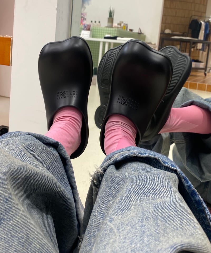 MM6 Maison Margiela イクアナスラッシュネックミティトレス Official MM6® Boutique | Clothing, Shoes & Accessories